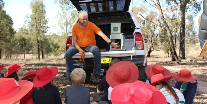 Students help to protect Plains-Wanderer